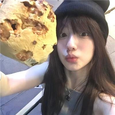 埃舍尔街的红色邮筒